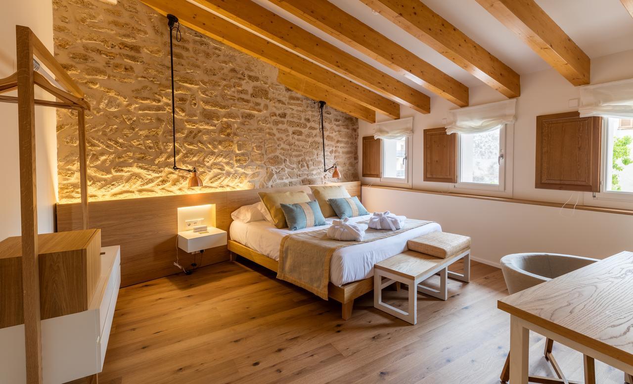 Deluxe Double Room,695357229:JPEG